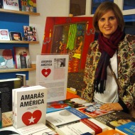 Pilar Orenes Navarro, en la librería Educania, con 'Amarás América'
