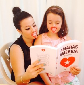 Macarena y Sara Mateos, con los labios pintados como la portada de 'Amarás América' 