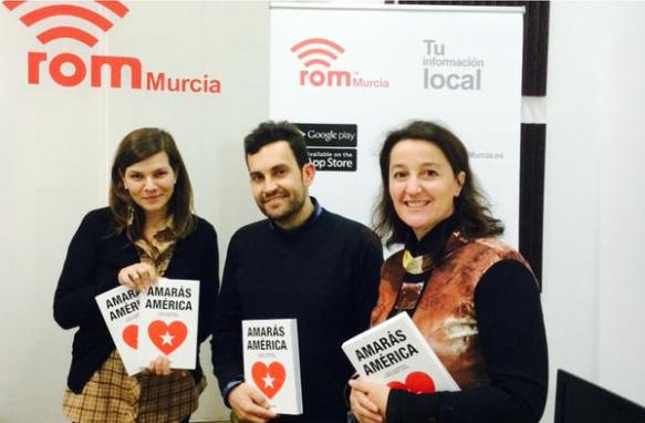Mónica López Abellán, Manuel Madrid e Inma Mengual, en el estudio de ROM Radio, en Murcia. 